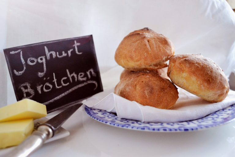 Joghurt Brötchen über Nacht – fertig in 30 Minuten – Prinzessin Gugelhupf